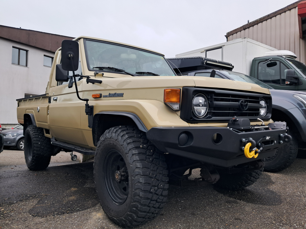 Toyota HZJ