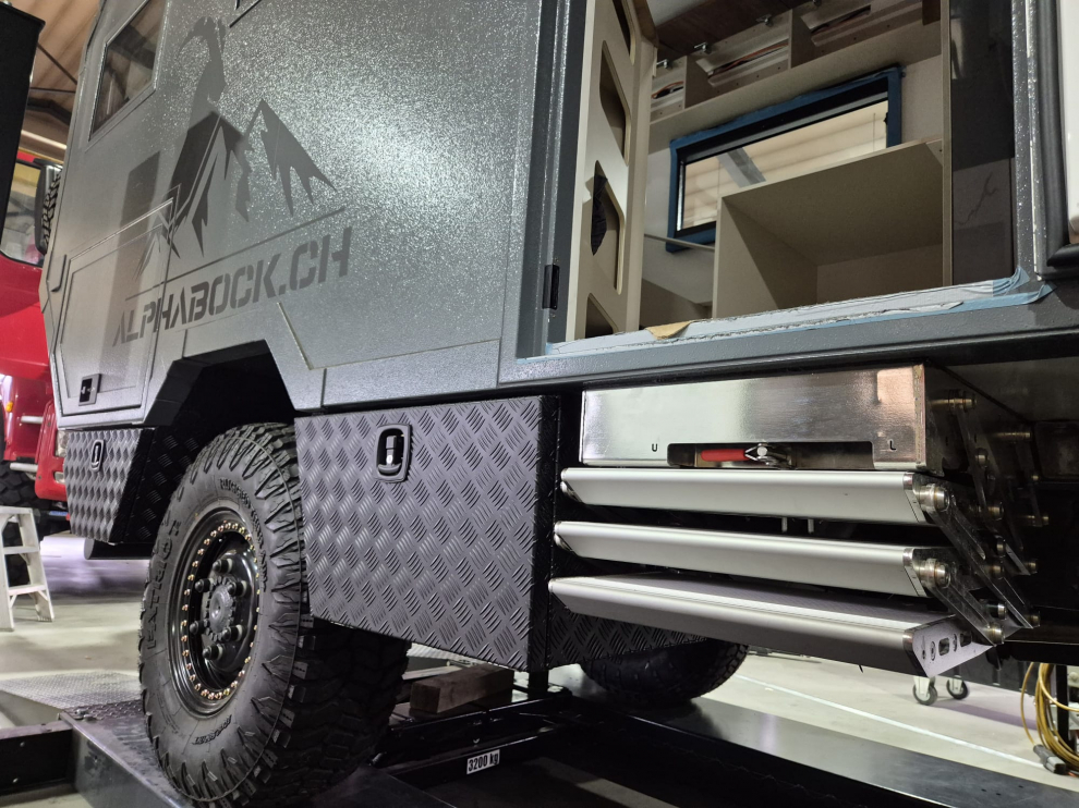 Iveco Daily 4x4 Einstiegtreppe Edelstahl