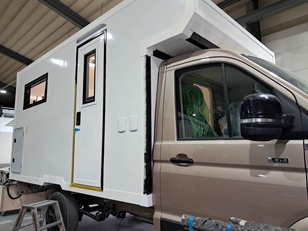 MAN TGE mit GFK Kabine bei Alphabock