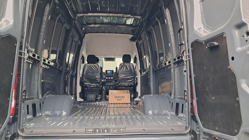 Iveco 4x4 VAN Kastenwagen L2H2